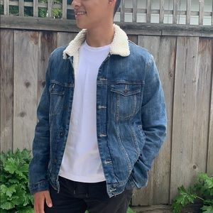 Men’s Sherpa lined jean jacket.